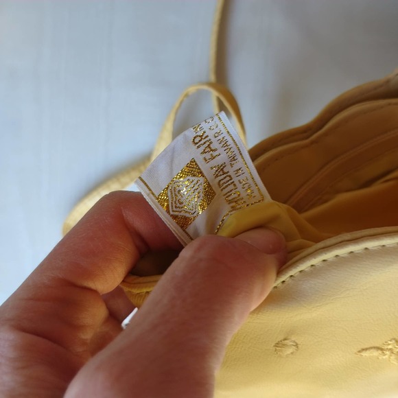 Vintage Holiday Fair Yellow Vinyl Eyelet Floral Envelope Removable Strap Purse - Picture 8 of 10